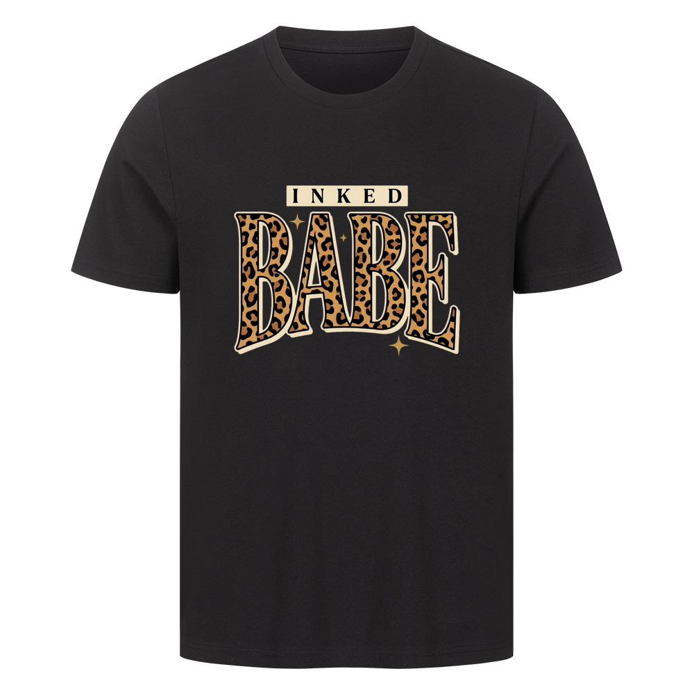 Inked Babe - Premium Shirt T-Shirt S Schwarz Tattoo Fashion von inked-mafia.de. Dieses Teil gehört in jeden Kleiderschrank eines inked-rebels! Finde ideale Geschenke für Tätowierte, Tattoofans oder Tätowierer.
