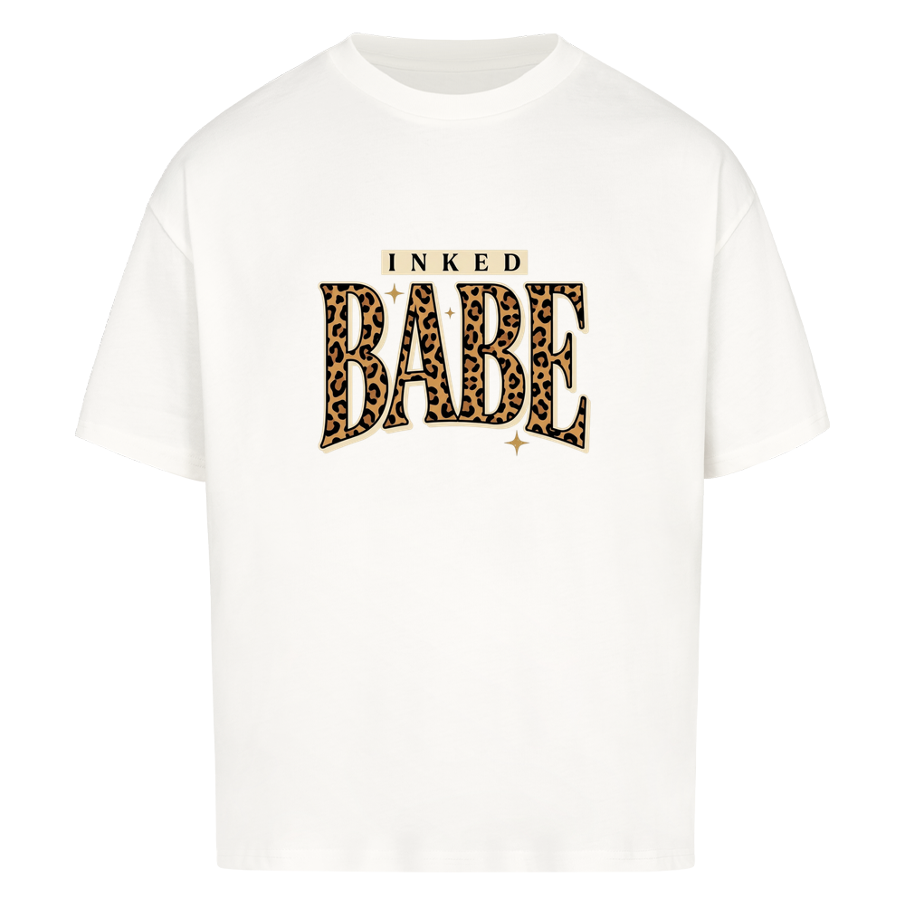 Inked Babe - Heavy Oversized Shirt T-Shirt XS Weiß Tattoo Fashion von inked-mafia.de. Dieses Teil gehört in jeden Kleiderschrank eines inked-rebels! Finde ideale Geschenke für Tätowierte, Tattoofans oder Tätowierer.