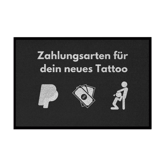 Zahlungsarten - Fußmatte Home & Living  Schwarz 35x50cm  Tattoo Fashion von inked-mafia.de. Dieses Teil gehört in jeden Kleiderschrank eines inked-rebels! Finde ideale Geschenke für Tätowierte, Tattoofans oder Tätowierer.