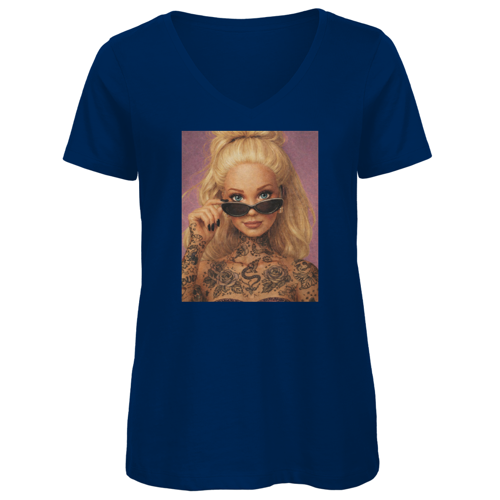Barbie Girl - Damen Shirt Clothes Navy Blue XS Tattoo Fashion von inked-mafia.de. Dieses Teil gehört in jeden Kleiderschrank eines inked-rebels! Finde ideale Geschenke für Tätowierte, Tattoofans oder Tätowierer.
