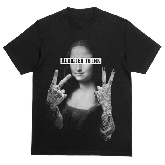 Mona - Premium Shirt T-Shirt S Schwarz Tattoo Fashion von inked-mafia.de. Dieses Teil gehört in jeden Kleiderschrank eines inked-rebels! Finde ideale Geschenke für Tätowierte, Tattoofans oder Tätowierer.