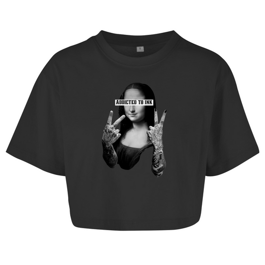 Mona - Damen Oversized Crop Top Clothes Schwarz XS Tattoo Fashion von inked-mafia.de. Dieses Teil gehört in jeden Kleiderschrank eines inked-rebels! Finde ideale Geschenke für Tätowierte, Tattoofans oder Tätowierer.