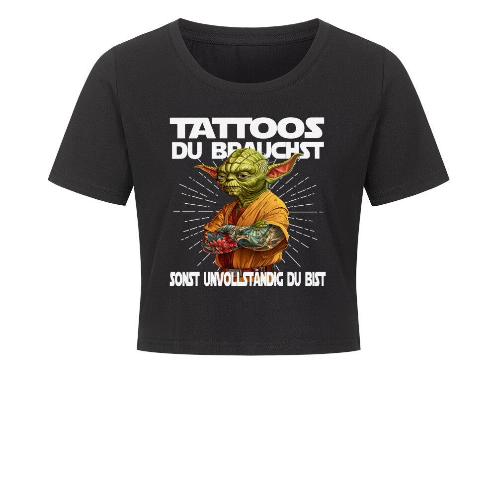 Tattoos du brauchst - Damen Crop Top T-Shirt  XS Schwarz  Tattoo Fashion von inked-mafia.de. Dieses Teil gehört in jeden Kleiderschrank eines inked-rebels! Finde ideale Geschenke für Tätowierte, Tattoofans oder Tätowierer.