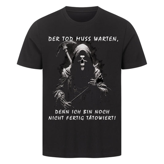 Der Tod muss warten - Premium Shirt T-Shirt  S Schwarz  Tattoo Fashion von inked-mafia.de. Dieses Teil gehört in jeden Kleiderschrank eines inked-rebels! Finde ideale Geschenke für Tätowierte, Tattoofans oder Tätowierer.