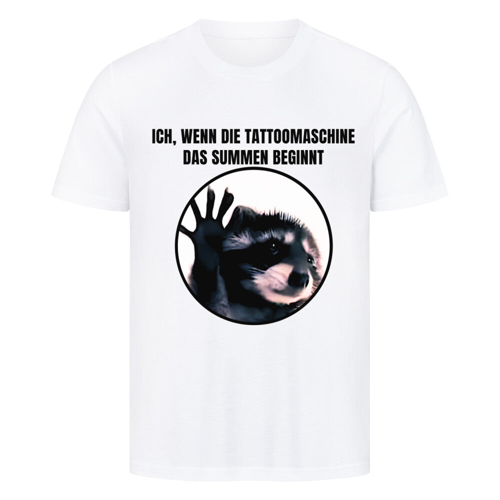 Tattoomaschine summt - Premium Shirt T-Shirt  S Weiß  Tattoo Fashion von inked-mafia.de. Dieses Teil gehört in jeden Kleiderschrank eines inked-rebels! Finde ideale Geschenke für Tätowierte, Tattoofans oder Tätowierer.