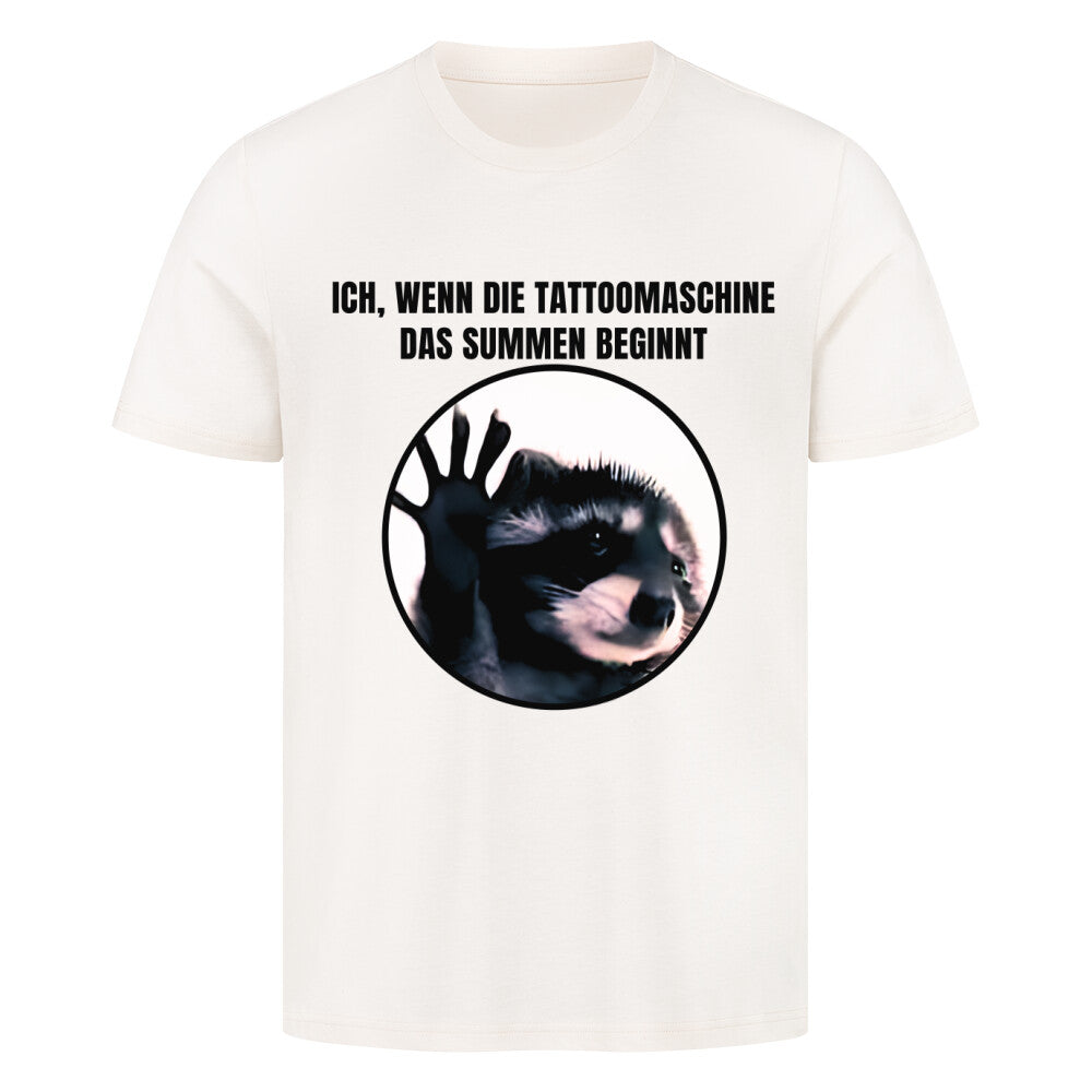 Tattoomaschine summt - Premium Shirt T-Shirt  S Beige  Tattoo Fashion von inked-mafia.de. Dieses Teil gehört in jeden Kleiderschrank eines inked-rebels! Finde ideale Geschenke für Tätowierte, Tattoofans oder Tätowierer.