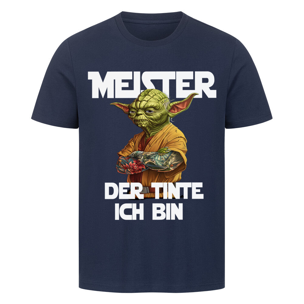 Meister der Tinte - Premium Shirt T-Shirt  S Navy Blue  Tattoo Fashion von inked-mafia.de. Dieses Teil gehört in jeden Kleiderschrank eines inked-rebels! Finde ideale Geschenke für Tätowierte, Tattoofans oder Tätowierer.