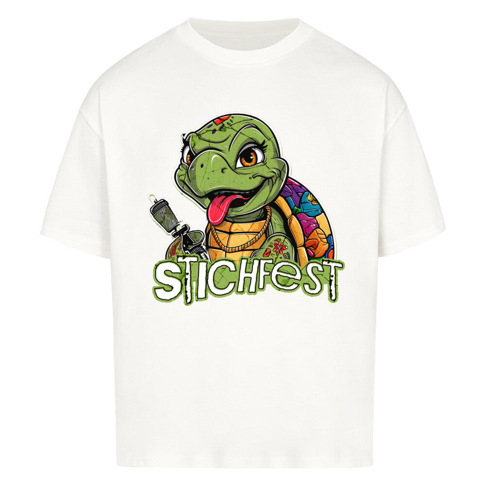 Stichfest - Heavy Oversized Shirt T-Shirt  XS Weiß  Tattoo Fashion von inked-mafia.de. Dieses Teil gehört in jeden Kleiderschrank eines inked-rebels! Finde ideale Geschenke für Tätowierte, Tattoofans oder Tätowierer.