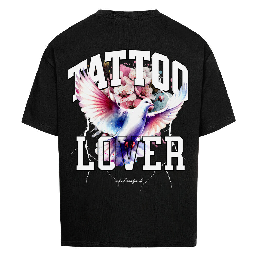 Tattoolover - Heavy Oversized Backprint Shirt T-Shirt  XS Schwarz  Tattoo Fashion von inked-mafia.de. Dieses Teil gehört in jeden Kleiderschrank eines inked-rebels! Finde ideale Geschenke für Tätowierte, Tattoofans oder Tätowierer.