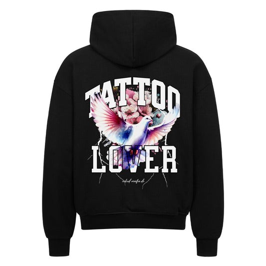 Tattoolover - Heavy Oversized Backprint Zipper Hoodie  S Schwarz  Tattoo Fashion von inked-mafia.de. Dieses Teil gehört in jeden Kleiderschrank eines inked-rebels! Finde ideale Geschenke für Tätowierte, Tattoofans oder Tätowierer.