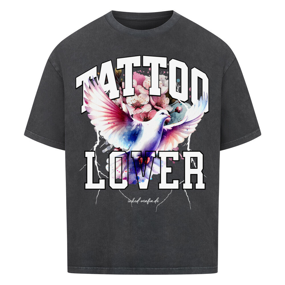 Tattoolover - Heavy Oversized Shirt T-Shirt  XS Washed Black  Tattoo Fashion von inked-mafia.de. Dieses Teil gehört in jeden Kleiderschrank eines inked-rebels! Finde ideale Geschenke für Tätowierte, Tattoofans oder Tätowierer.