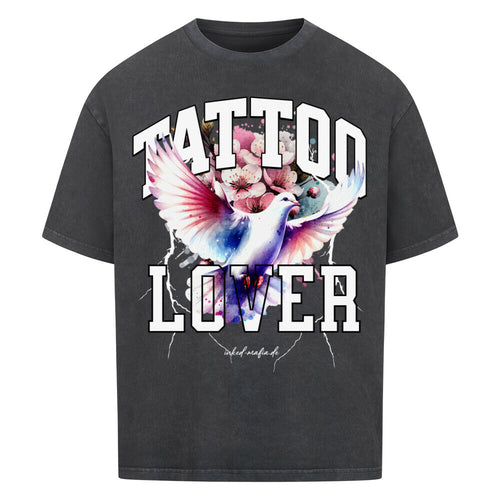Tattoolover - Heavy Oversized Shirt T-Shirt  XS Washed Black  Tattoo Fashion von inked-mafia.de. Dieses Teil gehört in jeden Kleiderschrank eines inked-rebels! Finde ideale Geschenke für Tätowierte, Tattoofans oder Tätowierer.