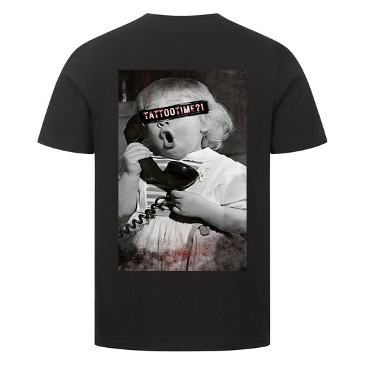 Tattootime - Premium Backprint Shirt T-Shirt  S Schwarz  Tattoo Fashion von inked-mafia.de. Dieses Teil gehört in jeden Kleiderschrank eines inked-rebels! Finde ideale Geschenke für Tätowierte, Tattoofans oder Tätowierer.