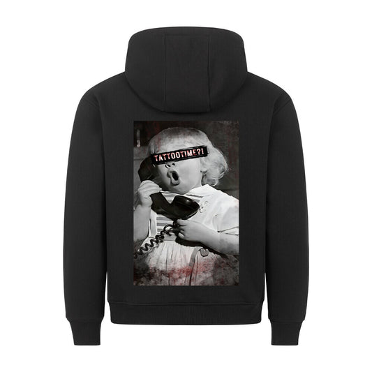 Tattootime - Backprint Hoodie Hoodie  S Schwarz  Tattoo Fashion von inked-mafia.de. Dieses Teil gehört in jeden Kleiderschrank eines inked-rebels! Finde ideale Geschenke für Tätowierte, Tattoofans oder Tätowierer.