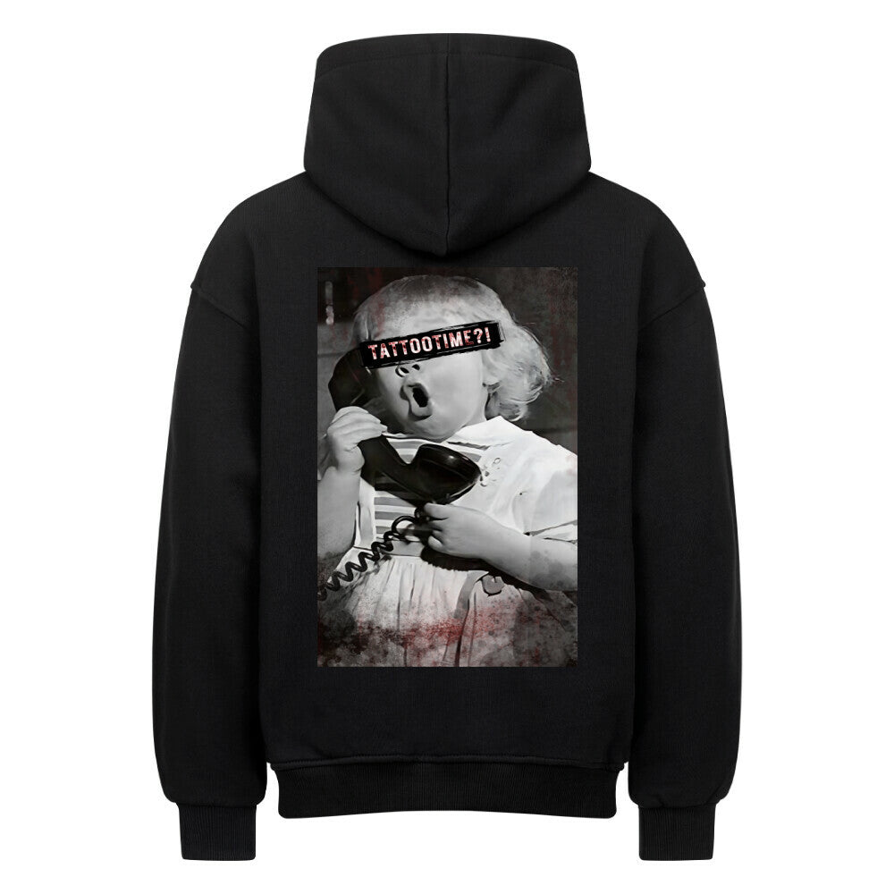 Tattootime - Heavy Oversized Backprint Hoodie Hoodie  XS Schwarz  Tattoo Fashion von inked-mafia.de. Dieses Teil gehört in jeden Kleiderschrank eines inked-rebels! Finde ideale Geschenke für Tätowierte, Tattoofans oder Tätowierer.