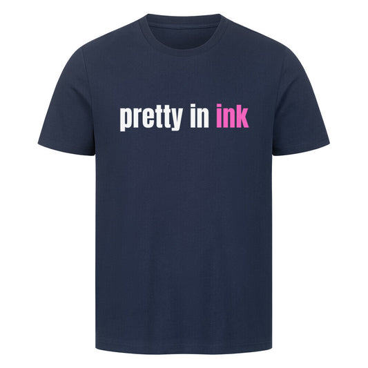 Pretty in ink - Premium Shirt T-Shirt  S Navy Blue  Tattoo Fashion von inked-mafia.de. Dieses Teil gehört in jeden Kleiderschrank eines inked-rebels! Finde ideale Geschenke für Tätowierte, Tattoofans oder Tätowierer.