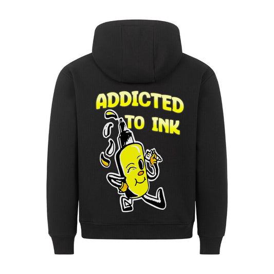 Addicted to ink - Backprint Hoodie Hoodie  S Schwarz  Tattoo Fashion von inked-mafia.de. Dieses Teil gehört in jeden Kleiderschrank eines inked-rebels! Finde ideale Geschenke für Tätowierte, Tattoofans oder Tätowierer.