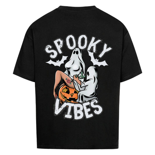 Spooky Vibes - Heavy Oversized Backprint Shirt T-Shirt  XS Schwarz  Tattoo Fashion von inked-mafia.de. Dieses Teil gehört in jeden Kleiderschrank eines inked-rebels! Finde ideale Geschenke für Tätowierte, Tattoofans oder Tätowierer.