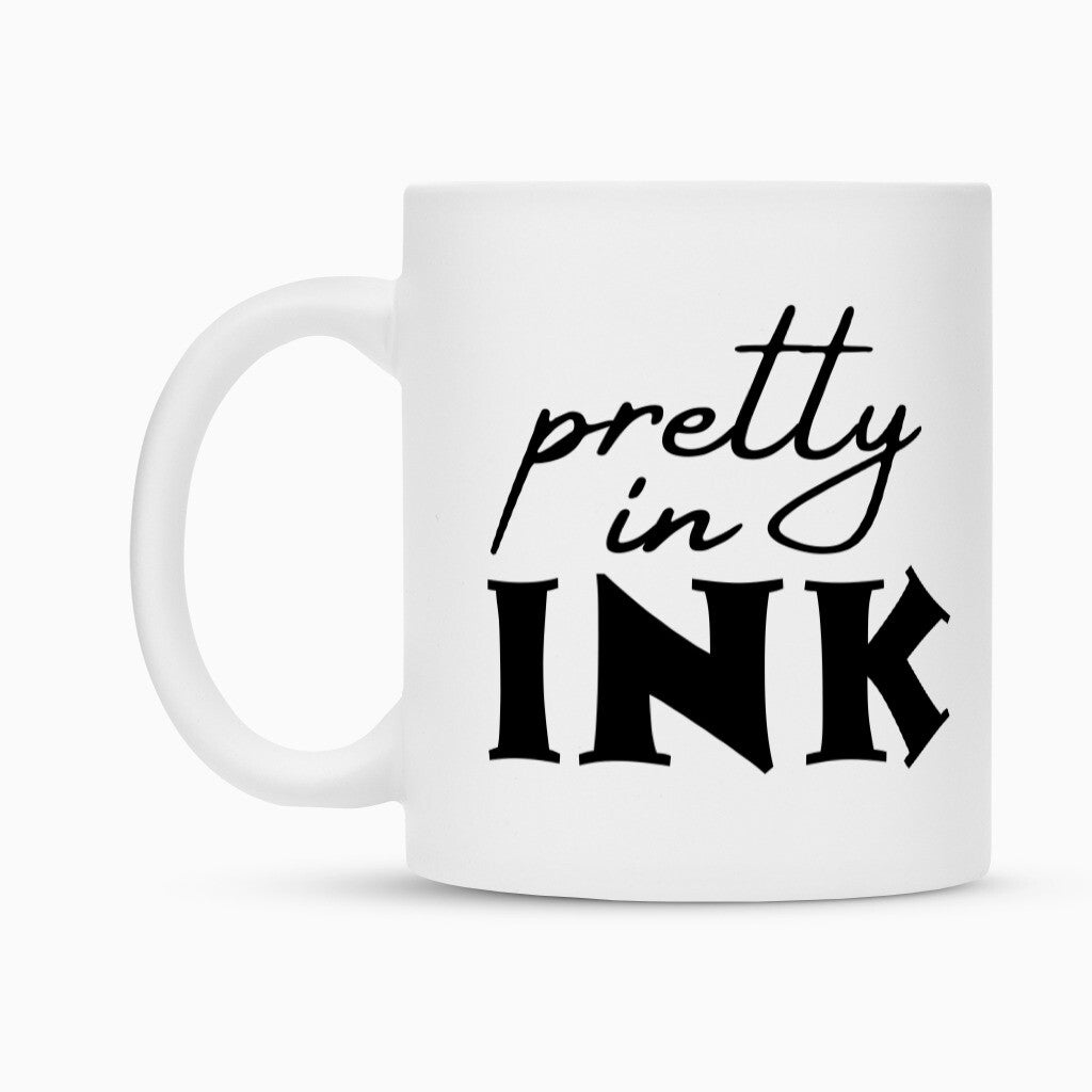 Pretty in ink - Tasse Mug  300ml Weiß  Tattoo Fashion von inked-mafia.de. Dieses Teil gehört in jeden Kleiderschrank eines inked-rebels! Finde ideale Geschenke für Tätowierte, Tattoofans oder Tätowierer.