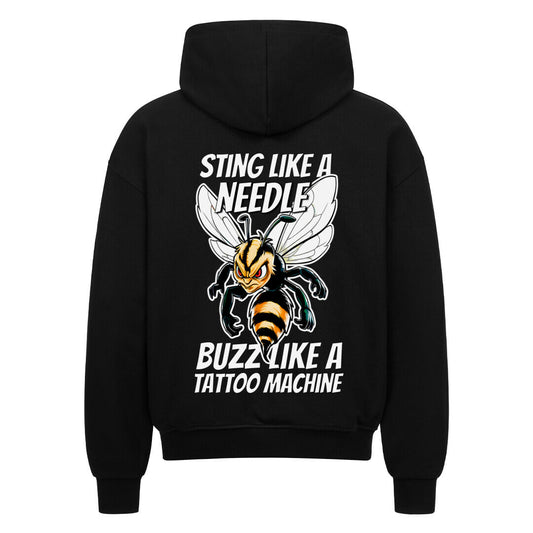 Buzzing Stinger - Heavy Oversized Backprint Zipper Hoodie  S Schwarz  Tattoo Fashion von inked-mafia.de. Dieses Teil gehört in jeden Kleiderschrank eines inked-rebels! Finde ideale Geschenke für Tätowierte, Tattoofans oder Tätowierer.