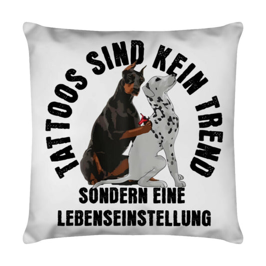 Lebenseinstellung - Kissen Pillow  40cm x 40cm Weiß  Tattoo Fashion von inked-mafia.de. Dieses Teil gehört in jeden Kleiderschrank eines inked-rebels! Finde ideale Geschenke für Tätowierte, Tattoofans oder Tätowierer.