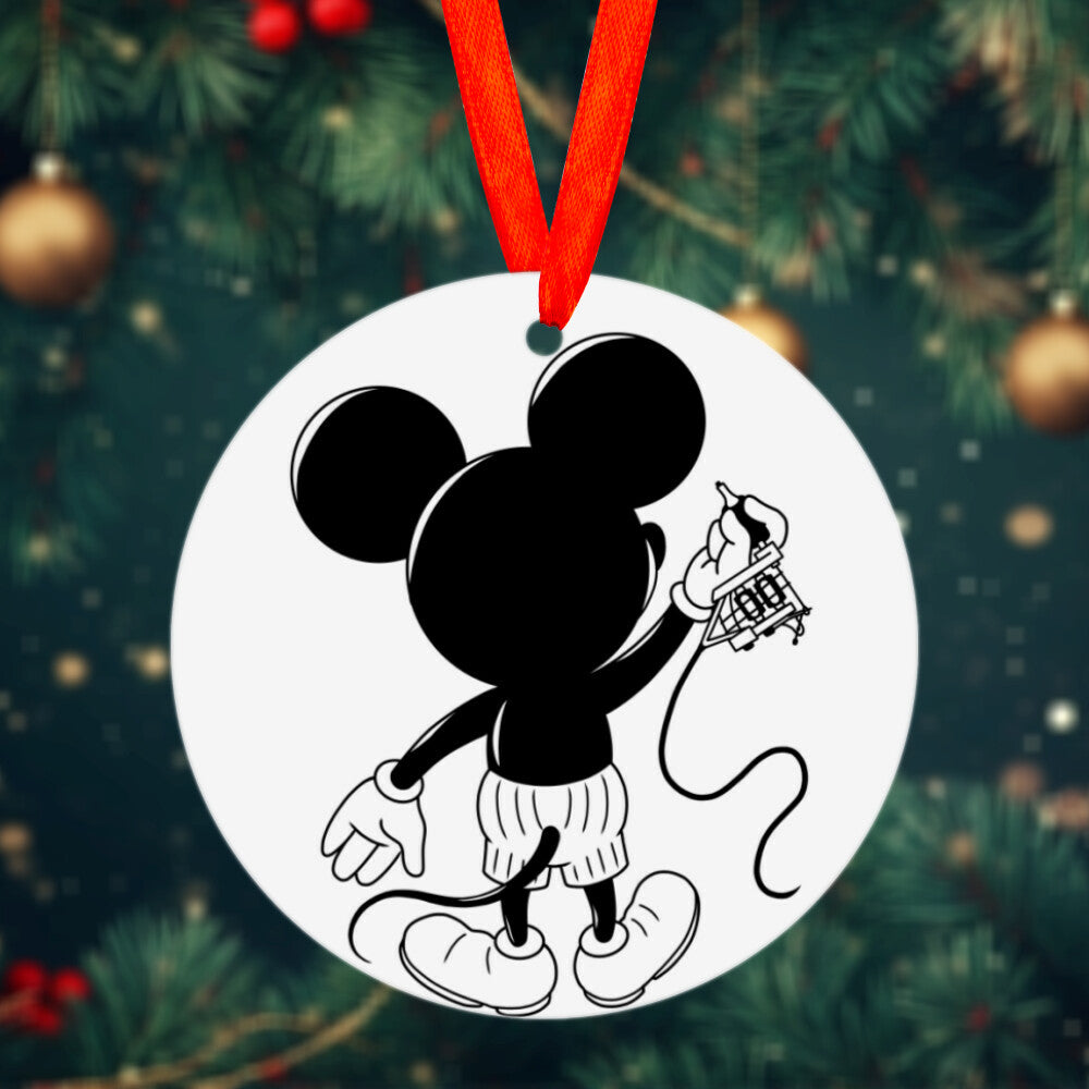 Inking Mouse - Christbaumschmuck Mug  Onesize Weiß  Tattoo Fashion von inked-mafia.de. Dieses Teil gehört in jeden Kleiderschrank eines inked-rebels! Finde ideale Geschenke für Tätowierte, Tattoofans oder Tätowierer.