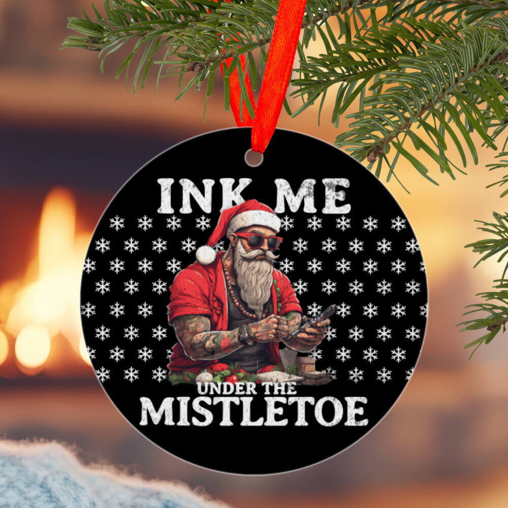 Mistletoe - Christbaumschmuck Mug     Tattoo Fashion von inked-mafia.de. Dieses Teil gehört in jeden Kleiderschrank eines inked-rebels! Finde ideale Geschenke für Tätowierte, Tattoofans oder Tätowierer.