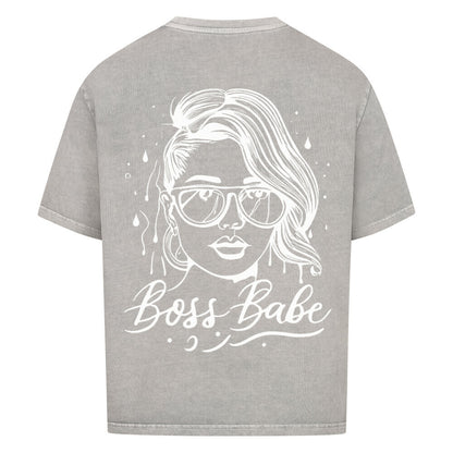 Boss Babe - Heavy Oversized Backprint Shirt T-Shirt XS Washed Grey Tattoo Fashion von inked-mafia.de. Dieses Teil gehört in jeden Kleiderschrank eines inked-rebels! Finde ideale Geschenke für Tätowierte, Tattoofans oder Tätowierer.