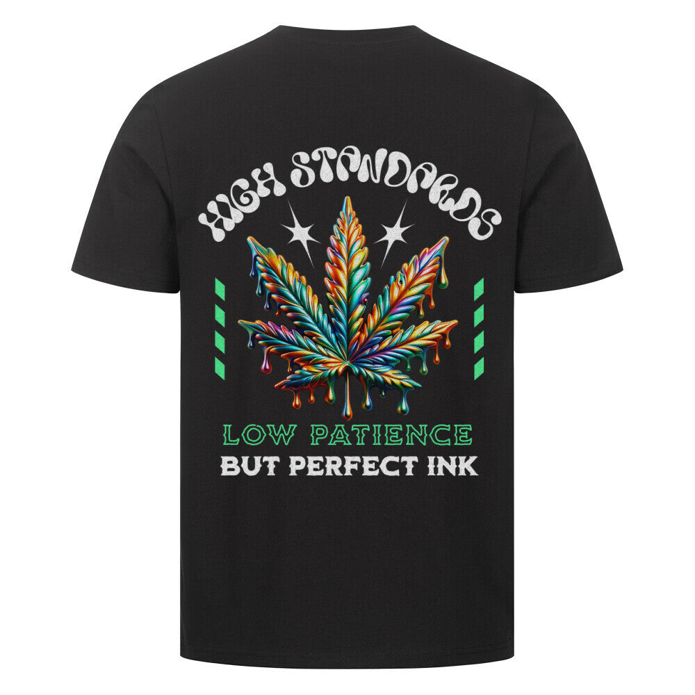 High Standards - Premium Backprint Shirt T-Shirt S Schwarz Tattoo Fashion von inked-mafia.de. Dieses Teil gehört in jeden Kleiderschrank eines inked-rebels! Finde ideale Geschenke für Tätowierte, Tattoofans oder Tätowierer.