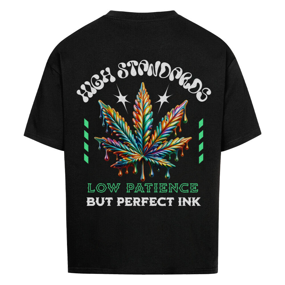 High Standards - Heavy Oversized Backprint Shirt T-Shirt XS Schwarz Tattoo Fashion von inked-mafia.de. Dieses Teil gehört in jeden Kleiderschrank eines inked-rebels! Finde ideale Geschenke für Tätowierte, Tattoofans oder Tätowierer.