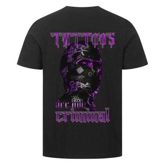 Criminal - Premium Backprint Shirt T-Shirt S Schwarz Tattoo Fashion von inked-mafia.de. Dieses Teil gehört in jeden Kleiderschrank eines inked-rebels! Finde ideale Geschenke für Tätowierte, Tattoofans oder Tätowierer.