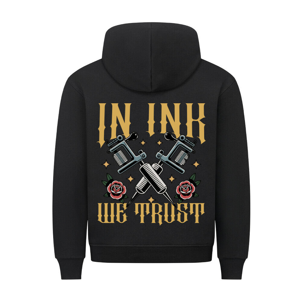 In ink we trust - Backprint Hoodie Hoodie Tattoo Fashion von inked-mafia.de. Dieses Teil gehört in jeden Kleiderschrank eines inked-rebels! Finde ideale Geschenke für Tätowierte, Tattoofans oder Tätowierer.
