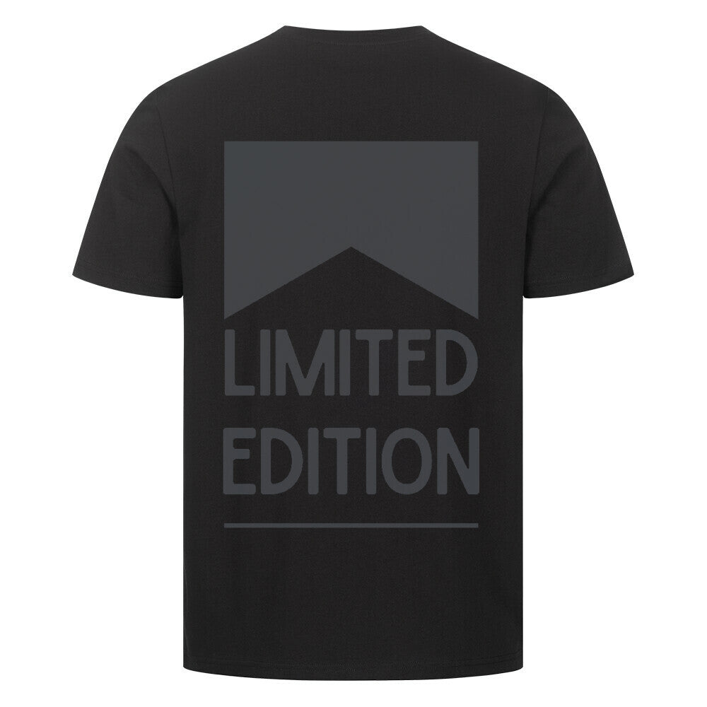 Limited Edition - Premium Backprint Shirt T-Shirt S Schwarz Tattoo Fashion von inked-mafia.de. Dieses Teil gehört in jeden Kleiderschrank eines inked-rebels! Finde ideale Geschenke für Tätowierte, Tattoofans oder Tätowierer.