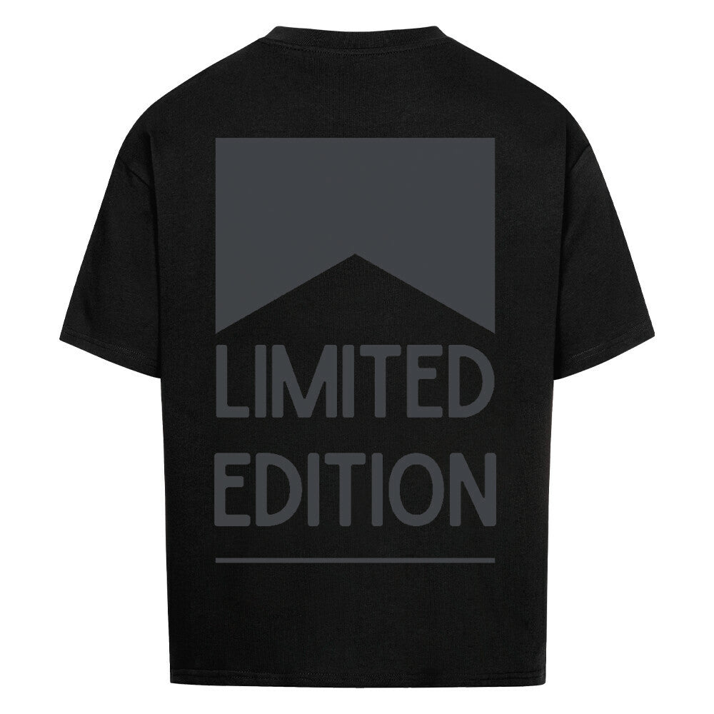 Limited Edition - Heavy Oversized Backprint Shirt T-Shirt XS Schwarz Tattoo Fashion von inked-mafia.de. Dieses Teil gehört in jeden Kleiderschrank eines inked-rebels! Finde ideale Geschenke für Tätowierte, Tattoofans oder Tätowierer.