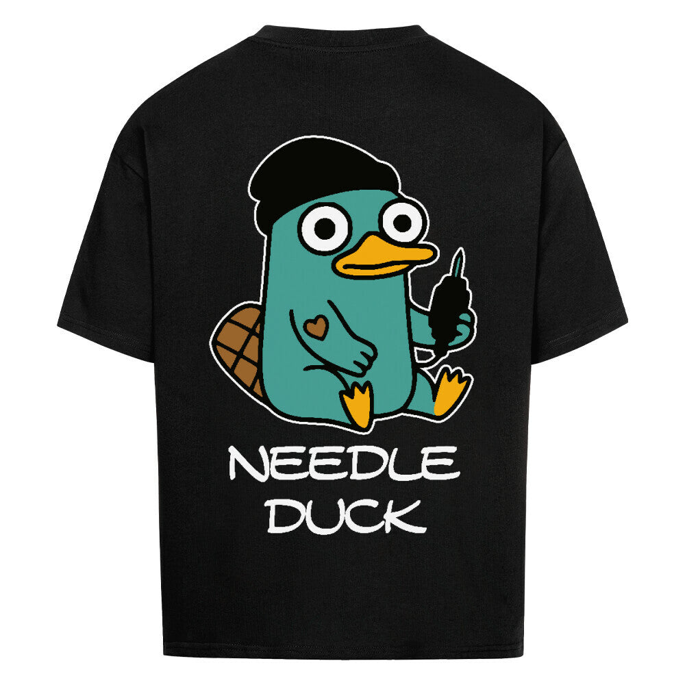 Needle Duck - Heavy Oversized Backprint Shirt T-Shirt XS Schwarz Tattoo Fashion von inked-mafia.de. Dieses Teil gehört in jeden Kleiderschrank eines inked-rebels! Finde ideale Geschenke für Tätowierte, Tattoofans oder Tätowierer.