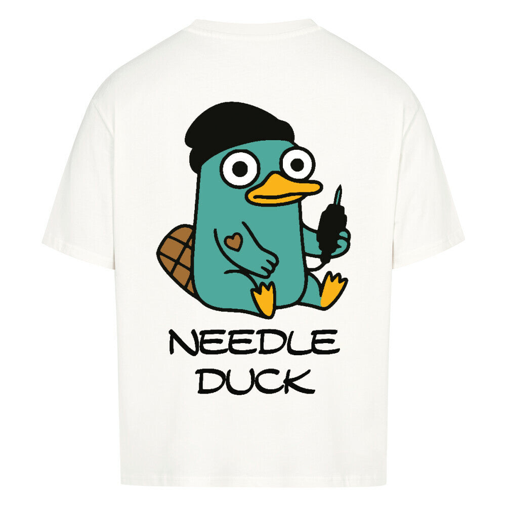 Needle Duck - Heavy Oversized Backprint Shirt T-Shirt XS Weiß Tattoo Fashion von inked-mafia.de. Dieses Teil gehört in jeden Kleiderschrank eines inked-rebels! Finde ideale Geschenke für Tätowierte, Tattoofans oder Tätowierer.