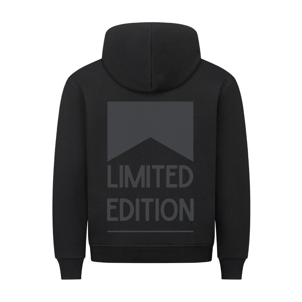 Limited Edition - Backprint Hoodie Hoodie S Schwarz Tattoo Fashion von inked-mafia.de. Dieses Teil gehört in jeden Kleiderschrank eines inked-rebels! Finde ideale Geschenke für Tätowierte, Tattoofans oder Tätowierer.