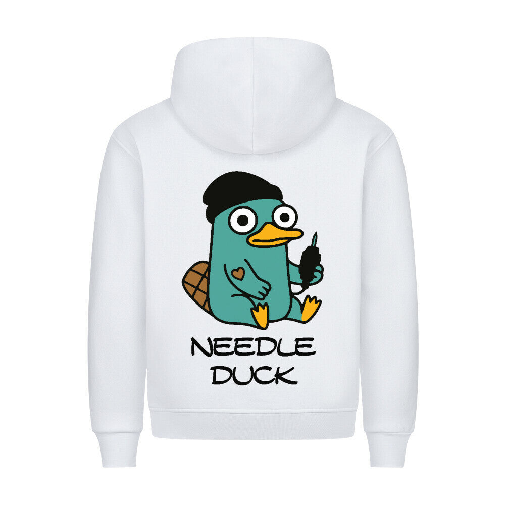 Needle Duck - Backprint Hoodie Hoodie S Weiß Tattoo Fashion von inked-mafia.de. Dieses Teil gehört in jeden Kleiderschrank eines inked-rebels! Finde ideale Geschenke für Tätowierte, Tattoofans oder Tätowierer.