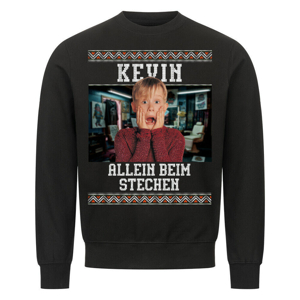 Kevin allein beim Stechen - Unisex Weihnachtssweater Sweatshirt S Schwarz Tattoo Fashion von inked-mafia.de. Dieses Teil gehört in jeden Kleiderschrank eines inked-rebels! Finde ideale Geschenke für Tätowierte, Tattoofans oder Tätowierer.