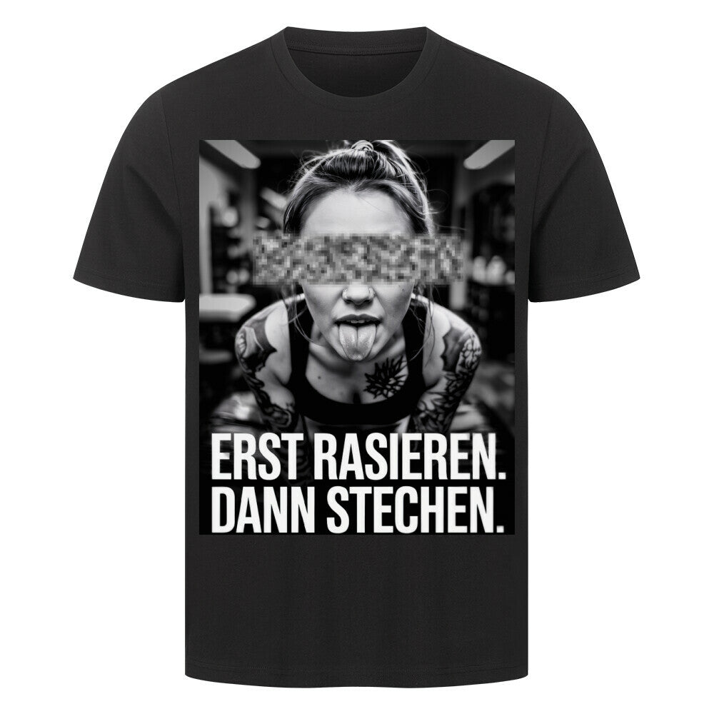 Erst Rasieren - Premium Shirt T-Shirt S Schwarz Tattoo Fashion von inked-mafia.de. Dieses Teil gehört in jeden Kleiderschrank eines inked-rebels! Finde ideale Geschenke für Tätowierte, Tattoofans oder Tätowierer.