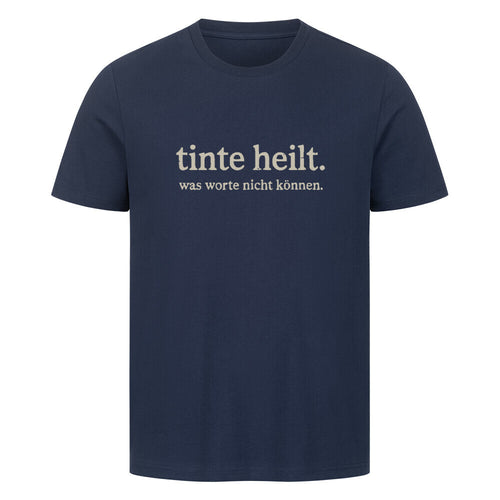 tinte heilt. - Premium Shirt T-Shirt S Navy Blue Tattoo Fashion von inked-mafia.de. Dieses Teil gehört in jeden Kleiderschrank eines inked-rebels! Finde ideale Geschenke für Tätowierte, Tattoofans oder Tätowierer.