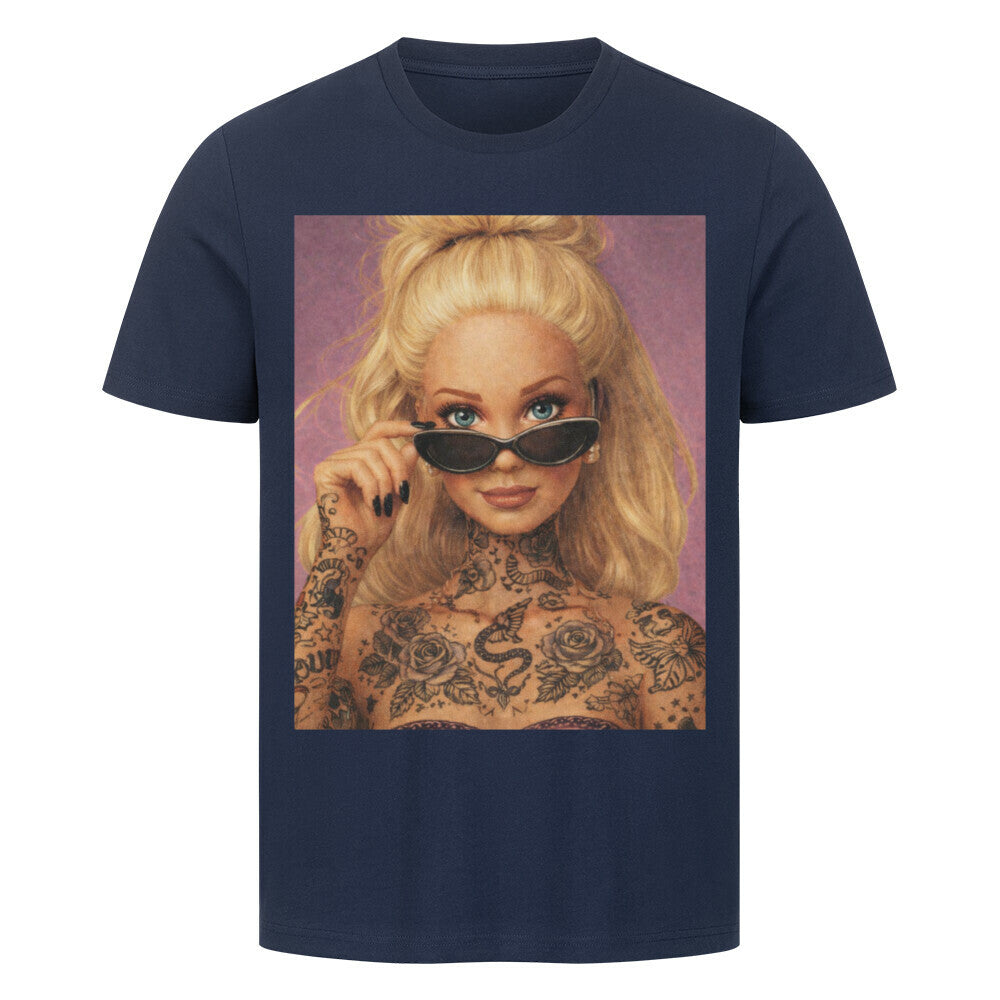 Barbie Girl - Premium Shirt T-Shirt S Navy Blue Tattoo Fashion von inked-mafia.de. Dieses Teil gehört in jeden Kleiderschrank eines inked-rebels! Finde ideale Geschenke für Tätowierte, Tattoofans oder Tätowierer.