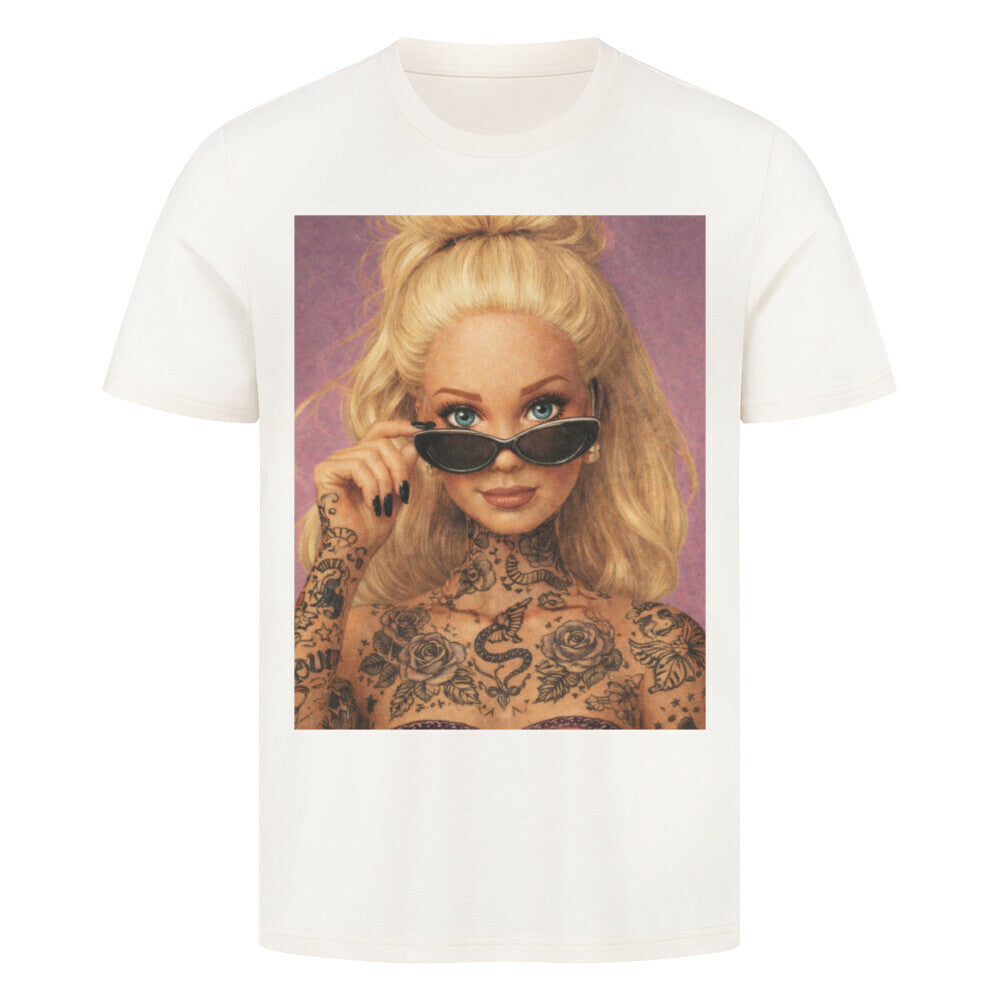 Barbie Girl - Premium Shirt T-Shirt S Beige Tattoo Fashion von inked-mafia.de. Dieses Teil gehört in jeden Kleiderschrank eines inked-rebels! Finde ideale Geschenke für Tätowierte, Tattoofans oder Tätowierer.
