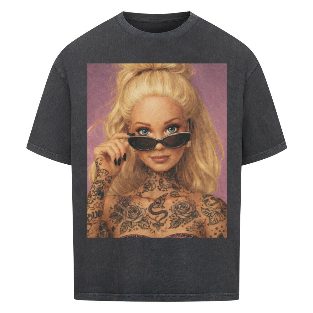 Barbie Girl - Heavy Oversized Shirt T-Shirt XS Washed Black Tattoo Fashion von inked-mafia.de. Dieses Teil gehört in jeden Kleiderschrank eines inked-rebels! Finde ideale Geschenke für Tätowierte, Tattoofans oder Tätowierer.