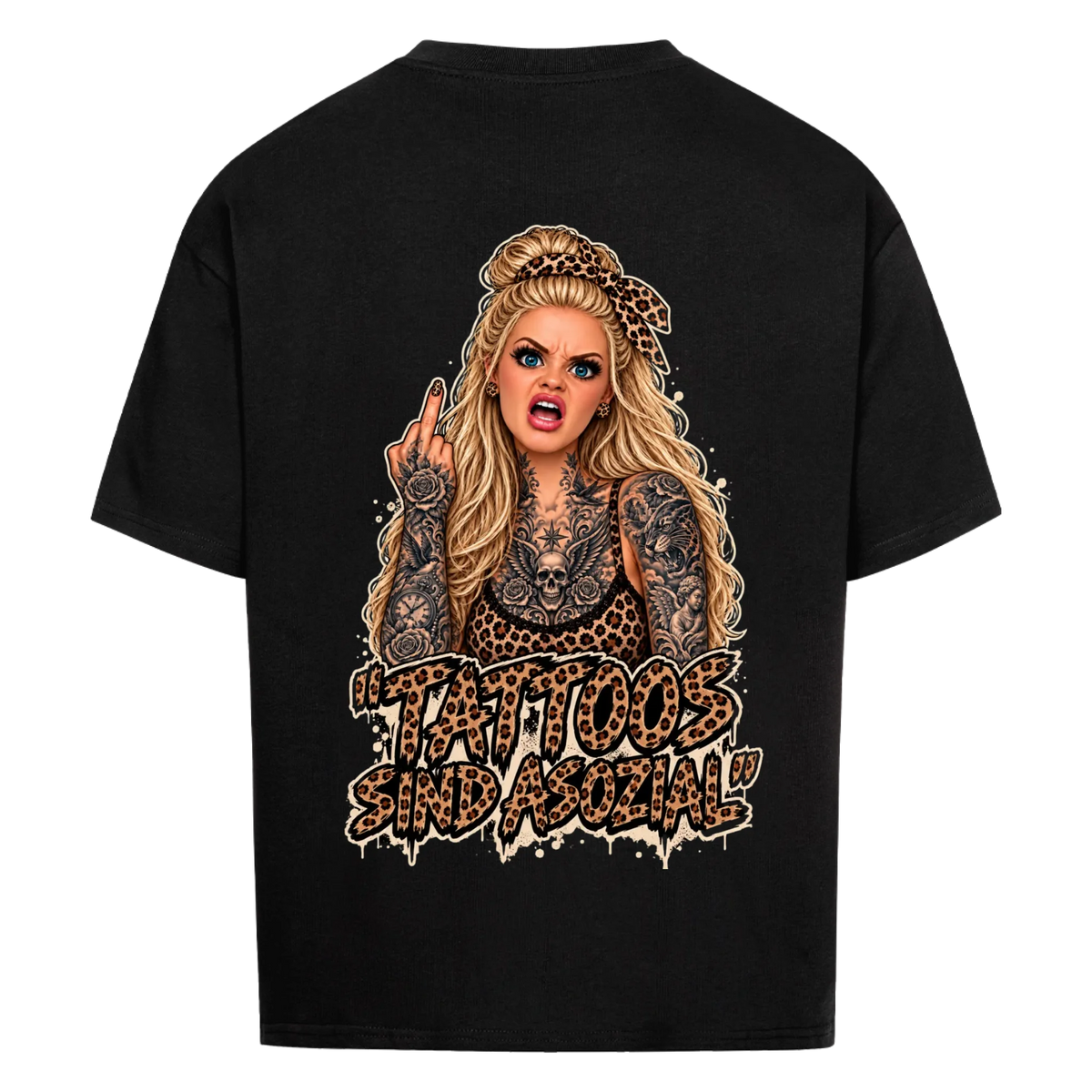 Asozial (LEO-Edition) - Heavy Oversized Backprint Shirt (personalisierbar) Customizer Heavy Oversized Shirt Schwarz XS Tattoo Fashion von inked-mafia.de. Dieses Teil gehört in jeden Kleiderschrank eines inked-rebels! Finde ideale Geschenke für Tätowierte, Tattoofans oder Tätowierer.