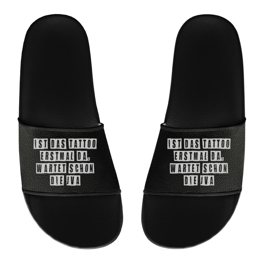 JVA - Badelatschen Slippers     Tattoo Fashion von inked-mafia.de. Dieses Teil gehört in jeden Kleiderschrank eines inked-rebels! Finde ideale Geschenke für Tätowierte, Tattoofans oder Tätowierer.