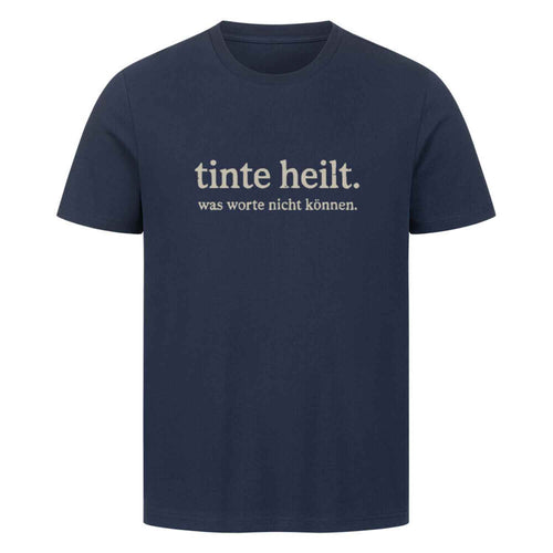tinte heilt. - Premium Shirt T-Shirt S Navy Blue Tattoo Fashion von inked-mafia.de. Dieses Teil gehört in jeden Kleiderschrank eines inked-rebels! Finde ideale Geschenke für Tätowierte, Tattoofans oder Tätowierer.