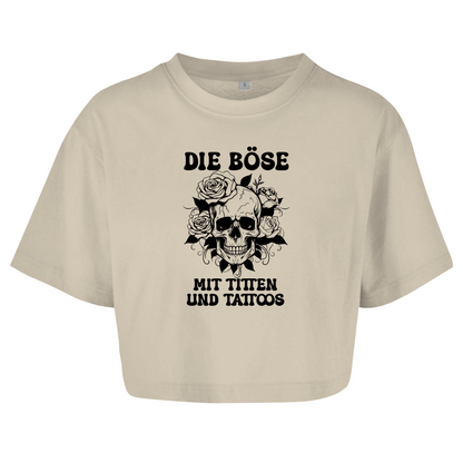 Die Böse - Damen Oversized Crop Top Clothes  Sand XS  Tattoo Fashion von inked-mafia.de. Dieses Teil gehört in jeden Kleiderschrank eines inked-rebels! Finde ideale Geschenke für Tätowierte, Tattoofans oder Tätowierer.