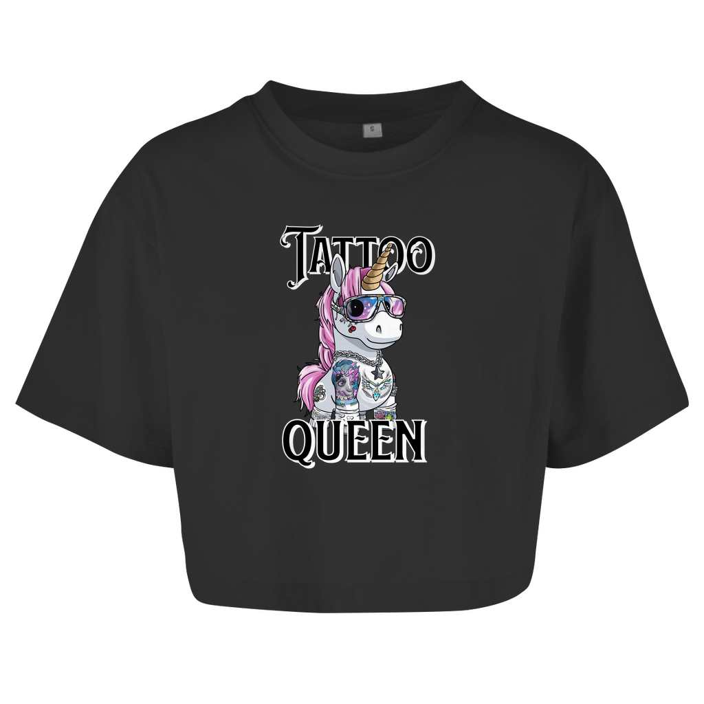 Tattoo Queen - Damen Oversized Crop Top Clothes  Schwarz XS  Tattoo Fashion von inked-mafia.de. Dieses Teil gehört in jeden Kleiderschrank eines inked-rebels! Finde ideale Geschenke für Tätowierte, Tattoofans oder Tätowierer.