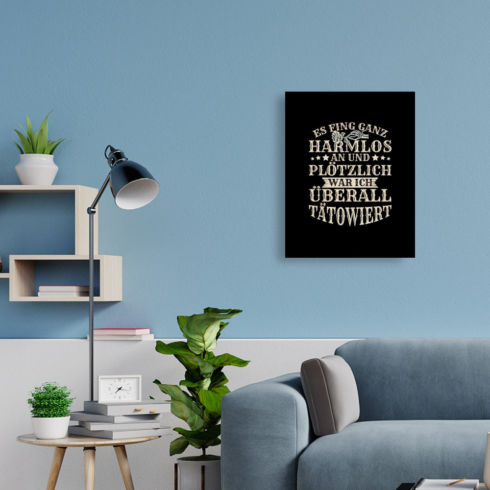 Es fing ganz harmlos an - Poster Poster  45cm x 60cm   Tattoo Fashion von inked-mafia.de. Dieses Teil gehört in jeden Kleiderschrank eines inked-rebels! Finde ideale Geschenke für Tätowierte, Tattoofans oder Tätowierer.